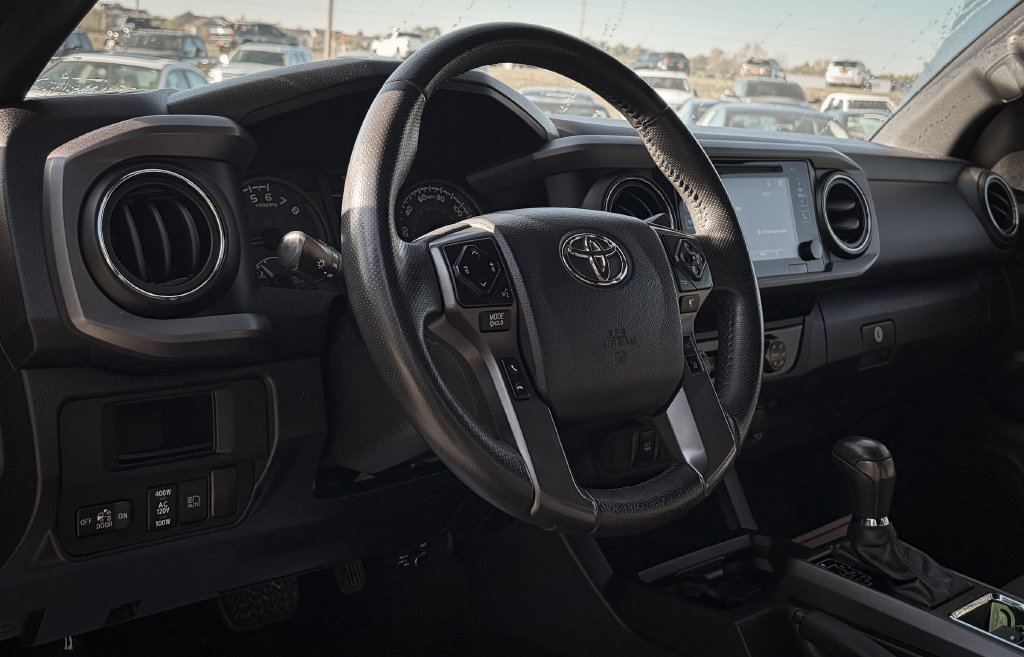 Used 2018 Toyota Tacoma TRD Off-Road AWD/4WD image 2