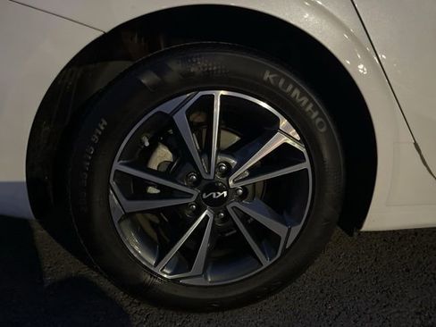 Used 2023 Kia Forte LXS w/ LXS Technology Package image 7