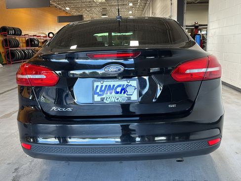 Used 2017 Ford Focus SE w/ Cold Weather Package FWD image 4