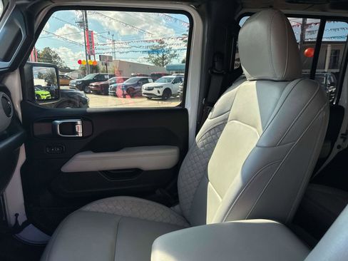 Certified 2022 Jeep Wrangler Unlimited Sahara image 15