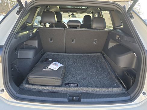 New 2026 Volkswagen Tiguan SE R-Line image 12