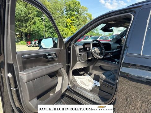 Used 2025 Chevrolet Suburban RST w/ Comfort Package AWD/4WD image 9