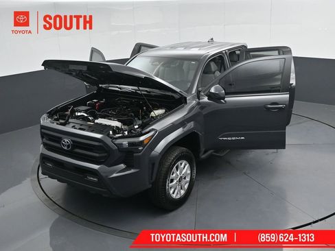 Used 2025 Toyota Tacoma SR5 AWD/4WD image 50