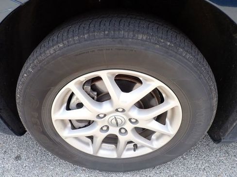 Used 2024 Chrysler Pacifica Touring-L FWD image 9