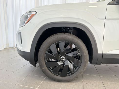 New 2026 Volkswagen Atlas SE image 12