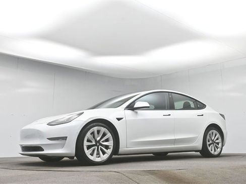 Used 2022 Tesla Model 3 Long Range image 16