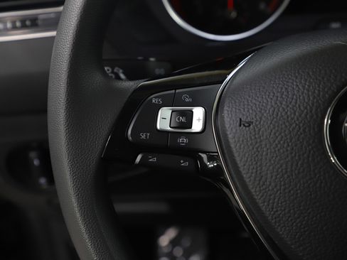 Used 2020 Volkswagen Tiguan S image 18