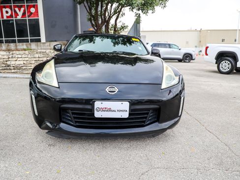 Used 2016 Nissan 370Z w/ Sport Package image 4