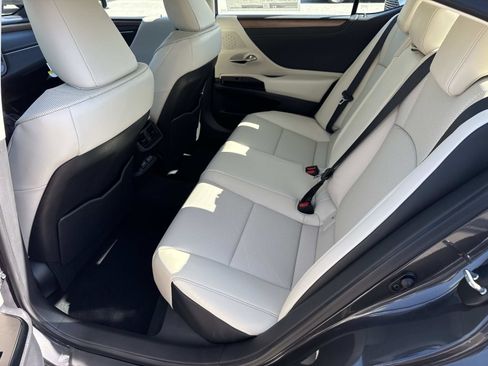 New 2025 Lexus ES 350 w/ Premium Package image 13