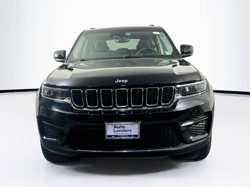 Used 2023 Jeep Grand Cherokee Laredo w/ Luxury Tech Group I AWD/4WD image 2