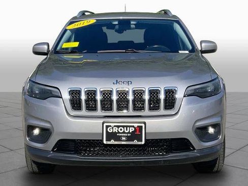 Used 2019 Jeep Cherokee Latitude Plus w/ Cold Weather Group AWD/4WD image 4
