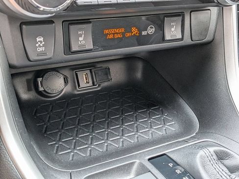 Used 2021 Toyota RAV4 XLE w/ Convenience Package AWD/4WD image 25