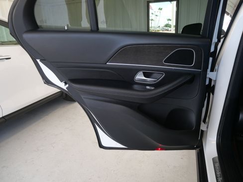 Used 2024 Mercedes-Benz GLE 450 4MATIC image 9