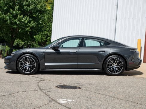 Used 2022 Porsche Taycan image 2