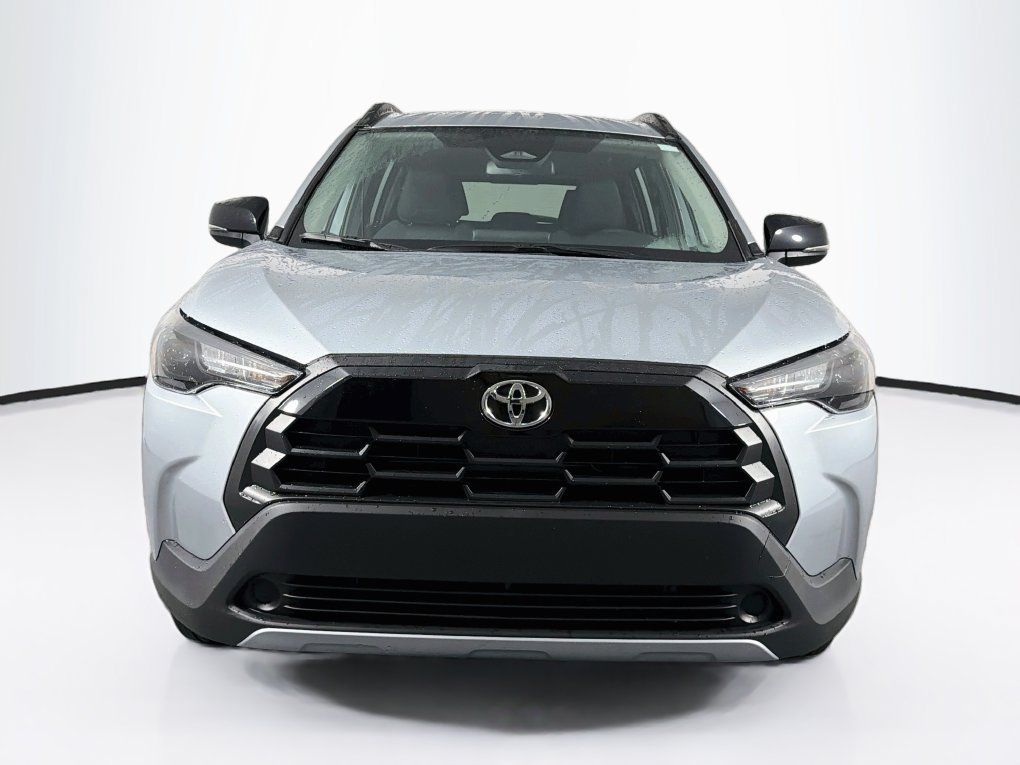 Used 2026 Toyota Corolla Cross LE FWD image 2