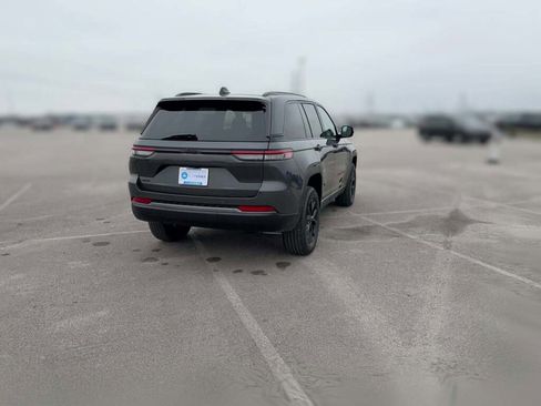 New 2026 Jeep Grand Cherokee Altitude image 11