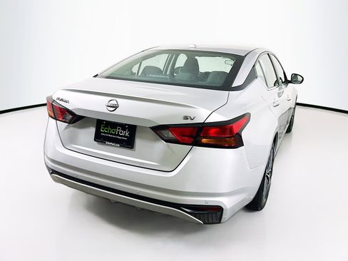 Used 2024 Nissan Altima 2.5 SV image 9
