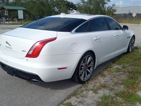 Used 2017 Jaguar XJ L Portfolio RWD image 6