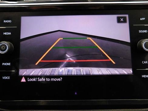 Used 2023 Volkswagen Tiguan SE image 30