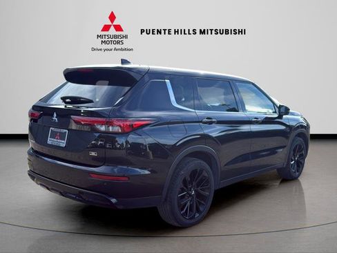 Used 2023 Mitsubishi Outlander SE Black Edition image 5