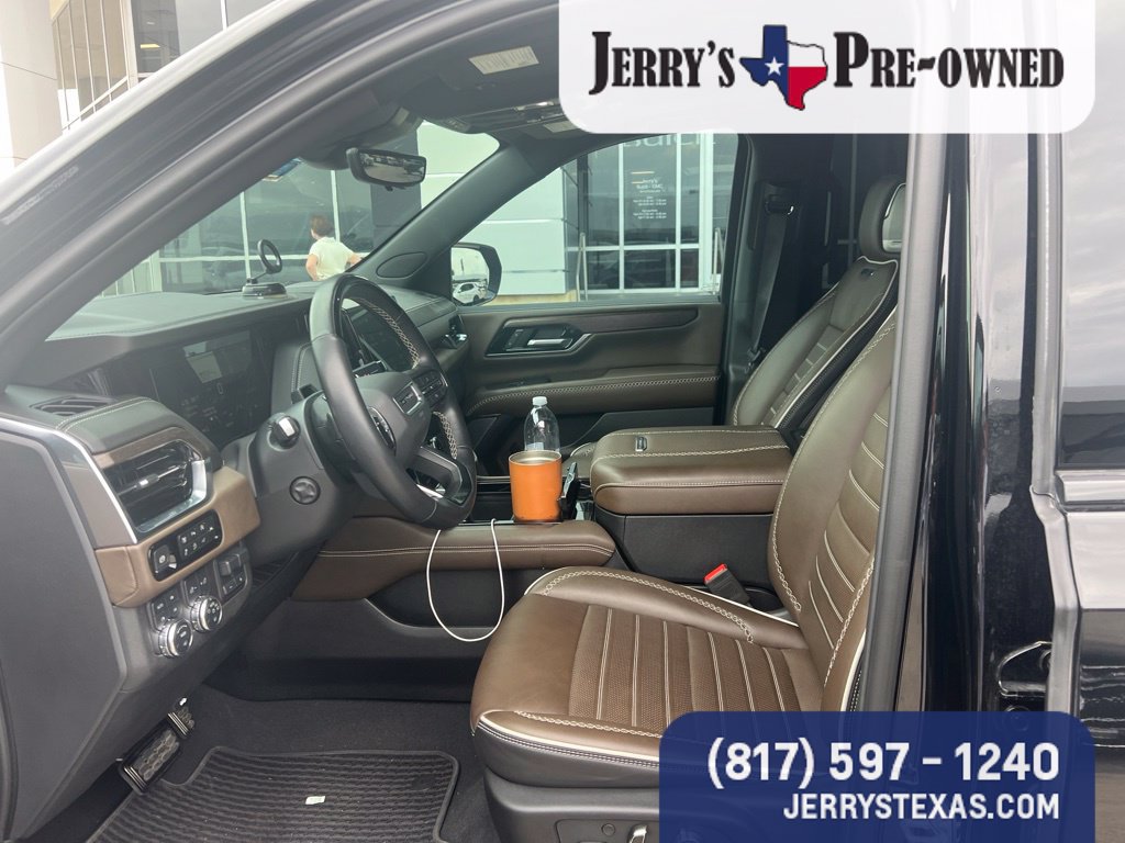 Used 2025 GMC Yukon Denali Ultimate AWD/4WD image 7