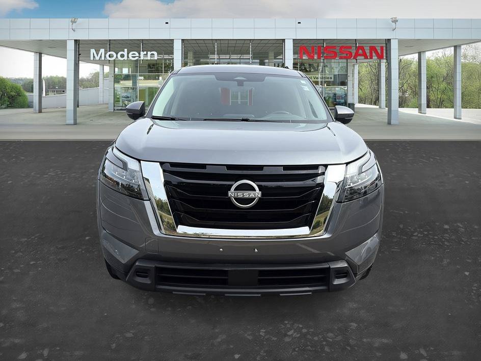 Certified 2025 Nissan Pathfinder SV FWD image 8