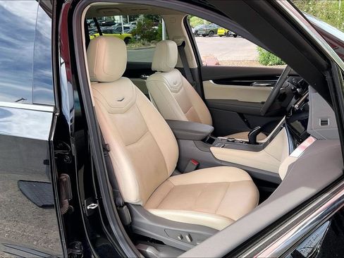 Used 2024 Cadillac XT6 Premium Luxury FWD image 7