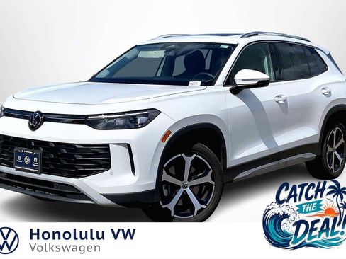 Certified 2025 Volkswagen Tiguan SE AWD/4WD image 1