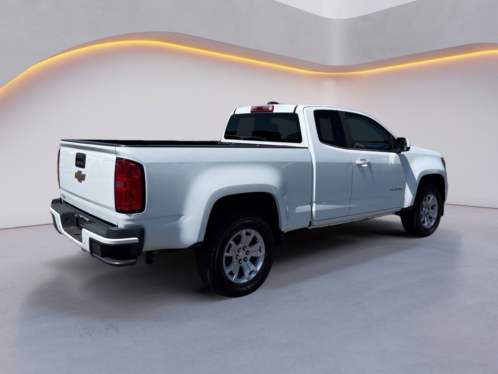 Used 2020 Chevrolet Colorado LT w/ Safety Package RWD image 3