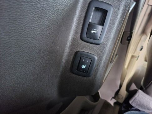 Used 2013 Chrysler Town & Country Touring-L w/ Driver Convenience Group image 25