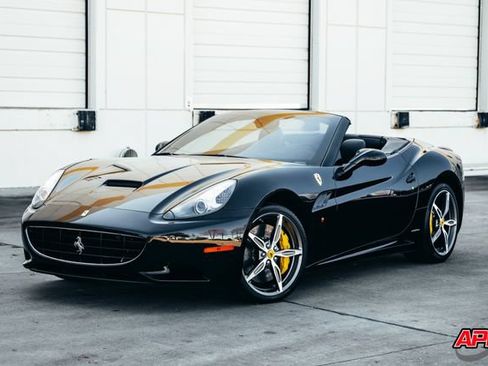 Used 2014 Ferrari California RWD image 7