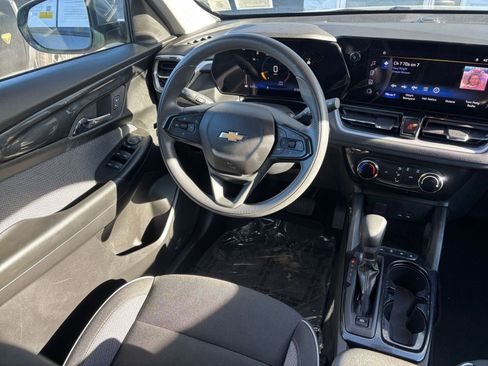 Used 2025 Chevrolet TrailBlazer LT image 30