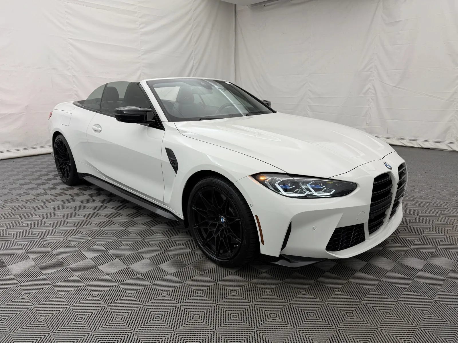 Used 2022 BMW M4 xDrive Competition w/ Executive Package AWD/4WD image 4