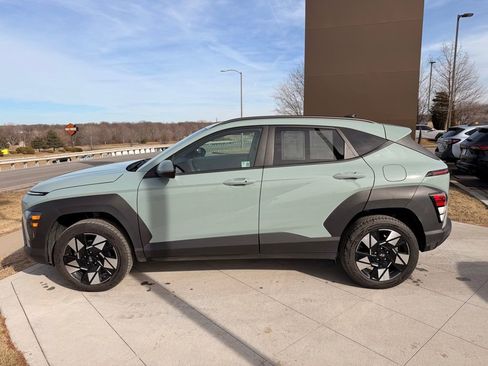 Used 2024 Hyundai Kona SEL image 2