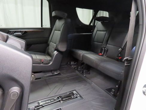 Used 2025 Chevrolet Suburban High Country image 53