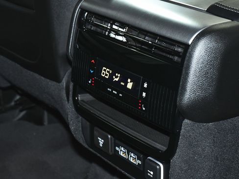 Used 2025 Jeep Wagoneer L Series II w/ 8-pass Seating Package image 51