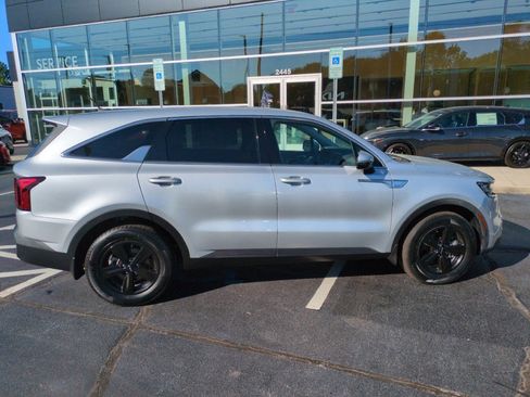 Used 2022 Kia Sorento LX FWD image 8