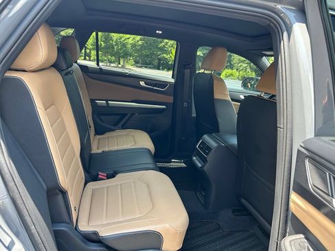 Used 2024 Volkswagen Atlas Cross Sport SEL R-Line AWD/4WD image 52
