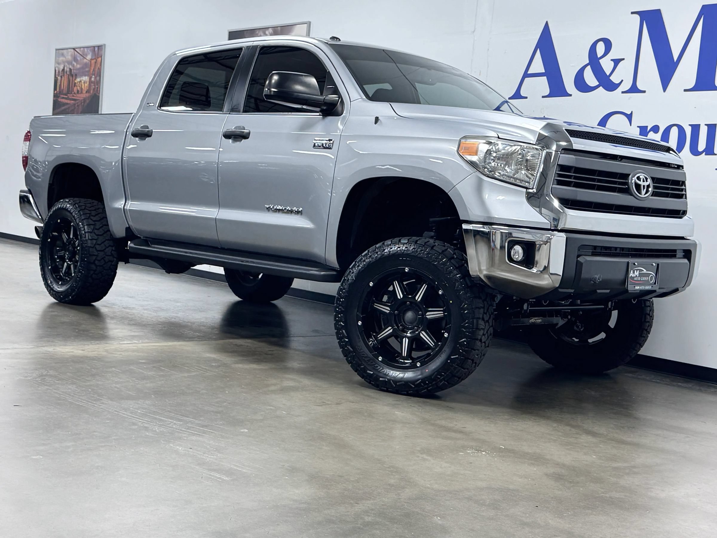 Used 2014 Toyota Tundra SR5 w/ SR5 Upgrade Package AWD/4WD image 2