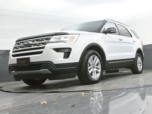 Used 2018 Ford Explorer XLT w/ Equipment Group 201A image 29