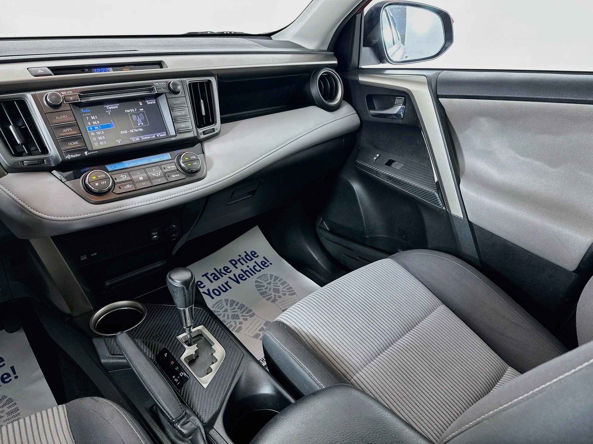 Used 2015 Toyota RAV4 XLE FWD image 22