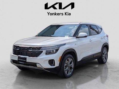 Used 2024 Kia Seltos LX AWD/4WD image 1