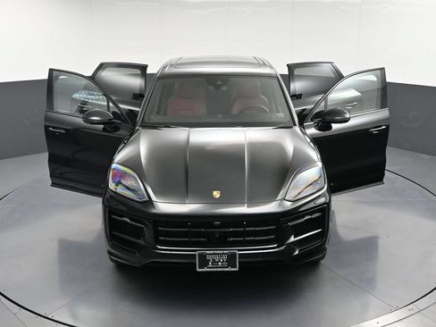 Certified 2025 Porsche Cayenne S AWD/4WD image 35