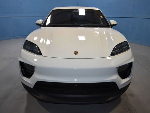 Certified 2025 Porsche Macan Electric image 21