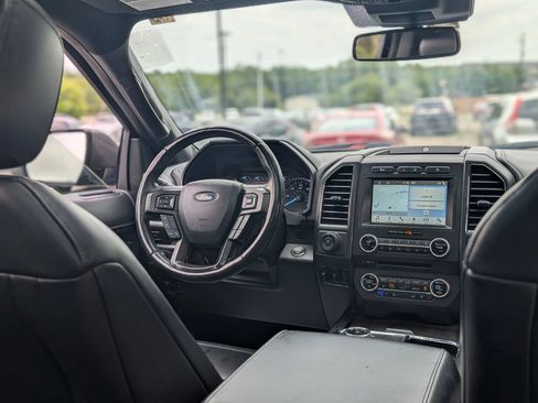 Used 2018 Ford Expedition Limited w/ Equipment Group 301A RWD image 17