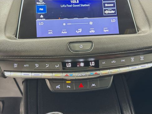 Used 2022 Cadillac XT4 Premium Luxury w/ Enhanced Visibility Package FWD image 17