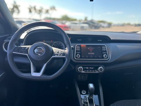 Used 2018 Nissan Kicks SV image 16