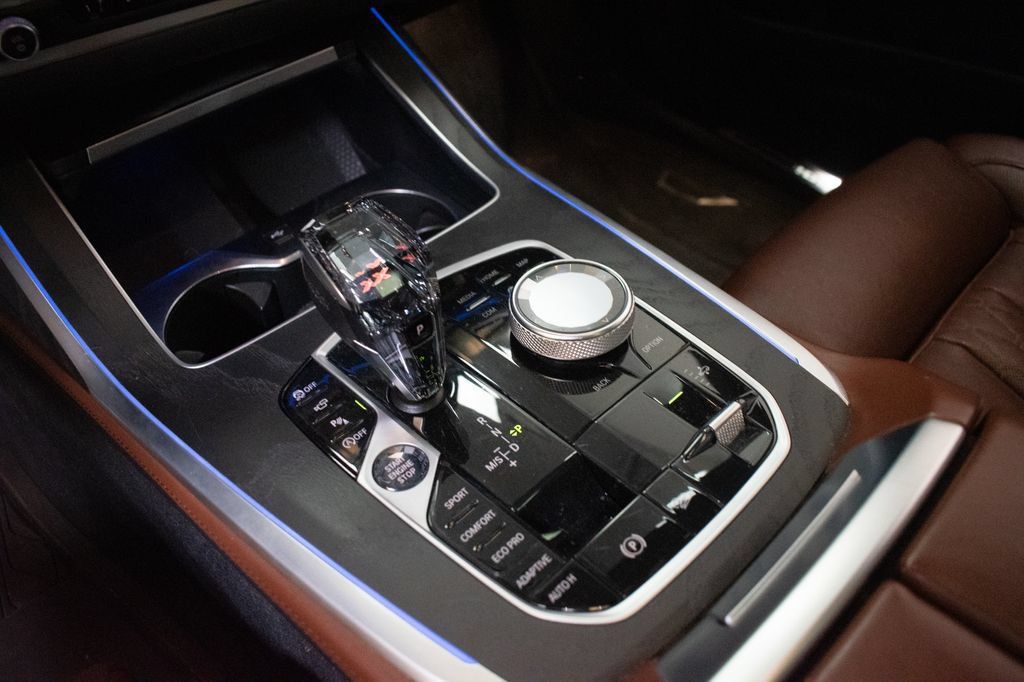 Used 2022 BMW X7 M50i AWD/4WD image 18