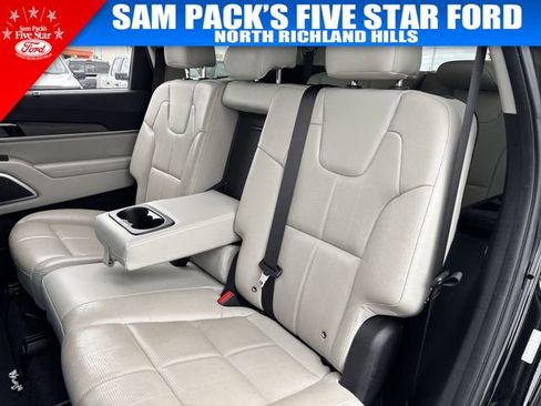 Used 2022 Kia Telluride EX FWD image 32