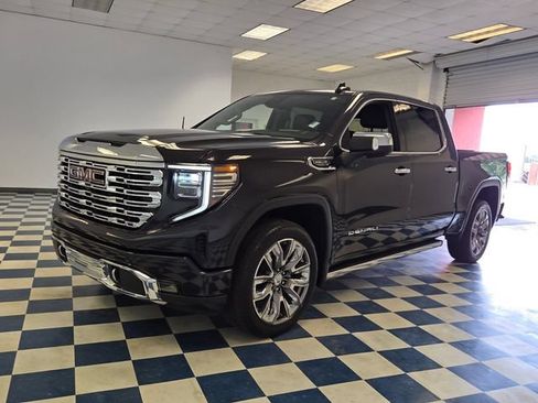Used 2023 GMC Sierra 1500 Denali w/ Denali Reserve Package AWD/4WD image 3